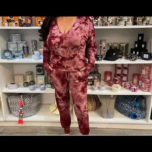 Red Haute size small 2 piece set new with the tags on.